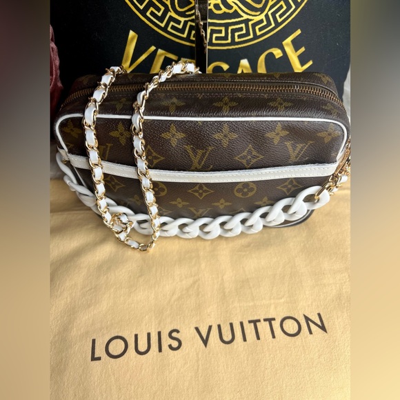 Louis Vuitton Handbags - Louis Vuitton Crossbody authentic